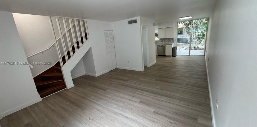 Touwnhouse à South Miami, Floride 3 chambres, 90.12 m2 № 1955764