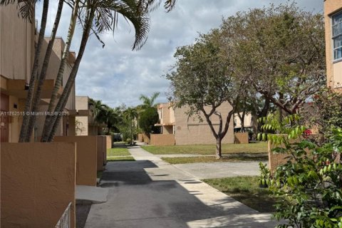 Touwnhouse à vendre à South Miami, Floride: 3 chambres, 90.12 m2 № 1955764 - photo 21