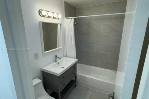 Touwnhouse à vendre à South Miami, Floride: 3 chambres, 90.12 m2 № 1955764 - photo 18