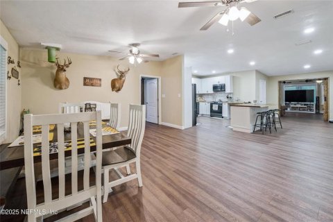 House in Brooker, Florida 3 bedrooms, 207.82 sq.m. № 1902009 - photo 6