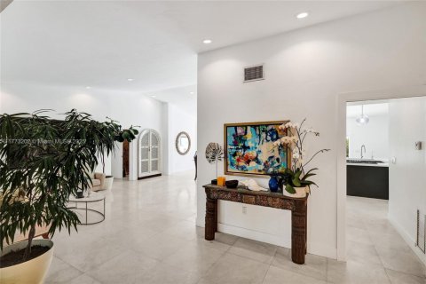 House in Pinecrest, Florida 6 bedrooms, 476.77 sq.m. № 1696751 - photo 8