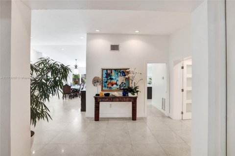 House in Pinecrest, Florida 6 bedrooms, 476.77 sq.m. № 1696751 - photo 3