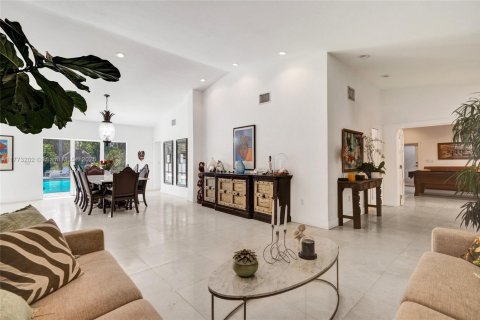 House in Pinecrest, Florida 6 bedrooms, 476.77 sq.m. № 1696751 - photo 12