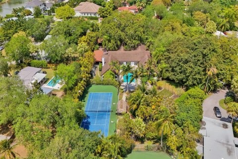 House in Pinecrest, Florida 6 bedrooms, 476.77 sq.m. № 1696751 - photo 1