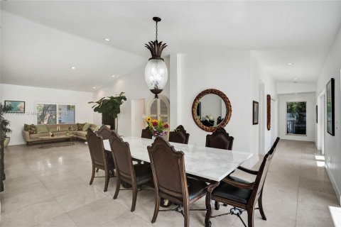 House in Pinecrest, Florida 6 bedrooms, 476.77 sq.m. № 1696751 - photo 16