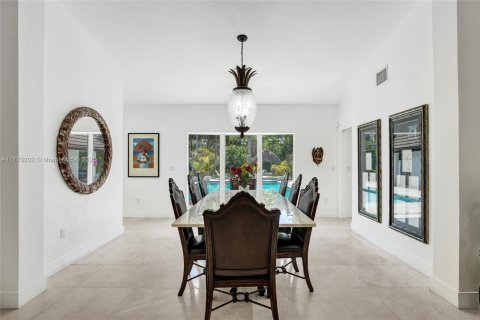 House in Pinecrest, Florida 6 bedrooms, 476.77 sq.m. № 1696751 - photo 13