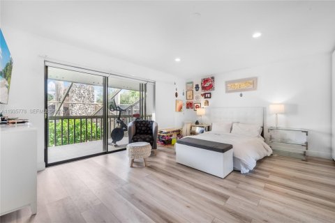 Adosado en venta en South Miami, Florida, 3 dormitorios, 204.38 m2 № 1993899 - foto 14