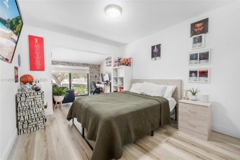 Adosado en venta en South Miami, Florida, 3 dormitorios, 204.38 m2 № 1993899 - foto 15