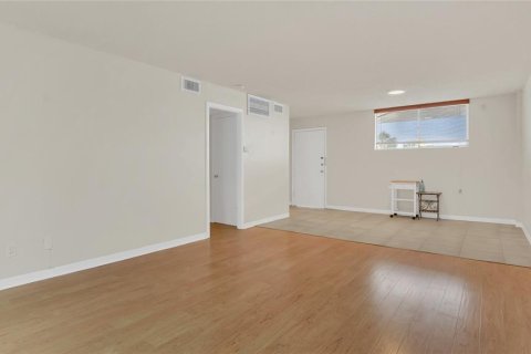 Купить кондоминиум в Дейтона-Бич, Флорида 4 комнаты, 55.74м2, № 1542392 - фото 4