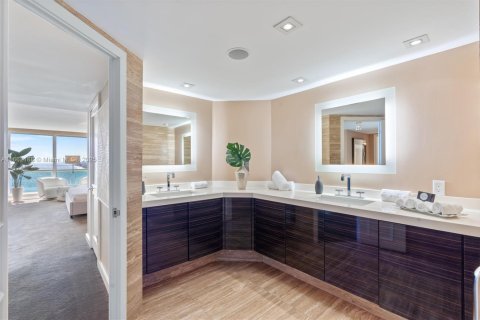 Condominio en venta en Fort Lauderdale, Florida, 2 dormitorios, 174.66 m2 № 2012647 - foto 20