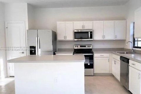 Купить таунхаус в Флорида-Сити, Флорида 3 спальни, 131.74м2, № 1958986 - фото 3