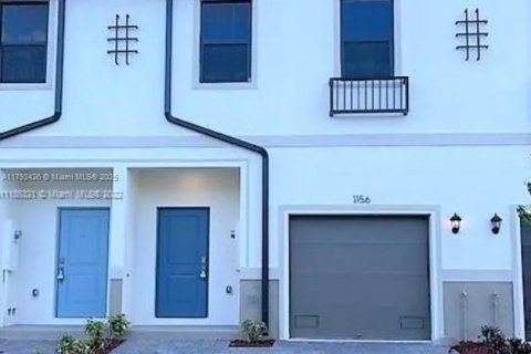 Купить таунхаус в Флорида-Сити, Флорида 3 спальни, 131.74м2, № 1958986 - фото 1