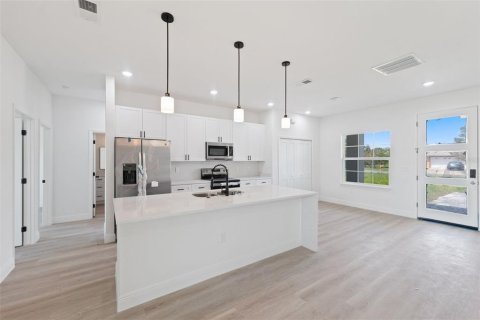 House in Ocala, Florida 4 bedrooms, 162.67 sq.m. № 1919402 - photo 12