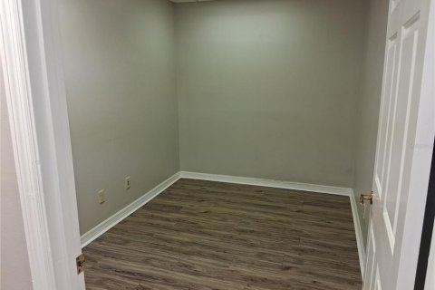 Immobilier commercial à louer à Largo, Floride: 130.06 m2 № 2401138 - photo 25
