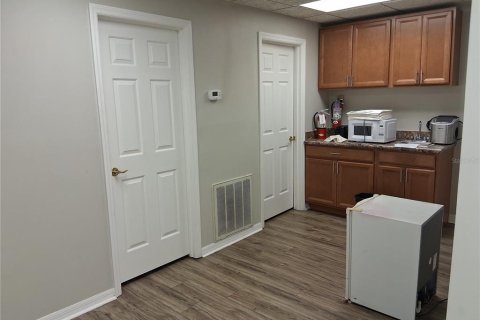 Immobilier commercial à louer à Largo, Floride: 130.06 m2 № 2401138 - photo 28