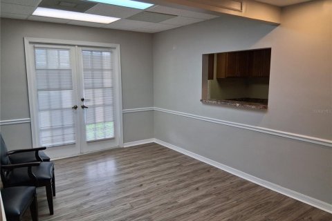Immobilier commercial à louer à Largo, Floride: 130.06 m2 № 2401138 - photo 6