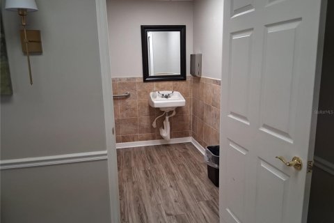 Immobilier commercial à louer à Largo, Floride: 130.06 m2 № 2401138 - photo 15