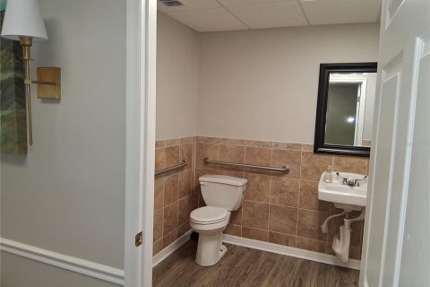 Immobilier commercial à louer à Largo, Floride: 130.06 m2 № 2401138 - photo 13