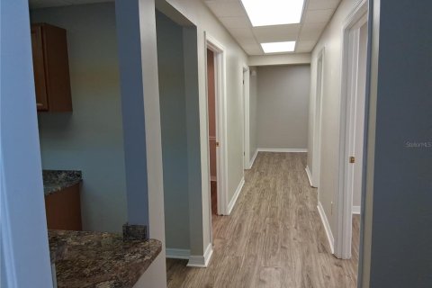 Immobilier commercial à louer à Largo, Floride: 130.06 m2 № 2401138 - photo 18