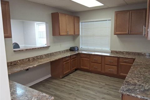 Immobilier commercial à louer à Largo, Floride: 130.06 m2 № 2401138 - photo 19