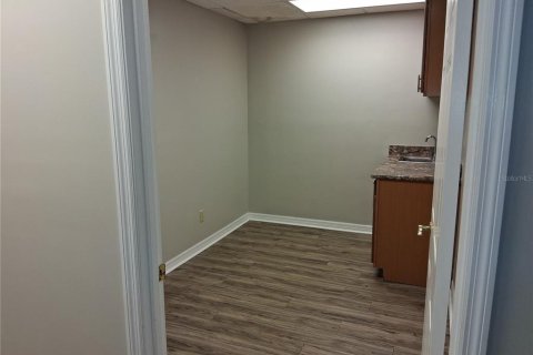 Immobilier commercial à louer à Largo, Floride: 130.06 m2 № 2401138 - photo 23