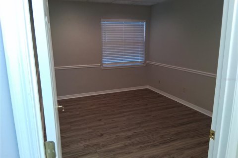 Immobilier commercial à louer à Largo, Floride: 130.06 m2 № 2401138 - photo 24