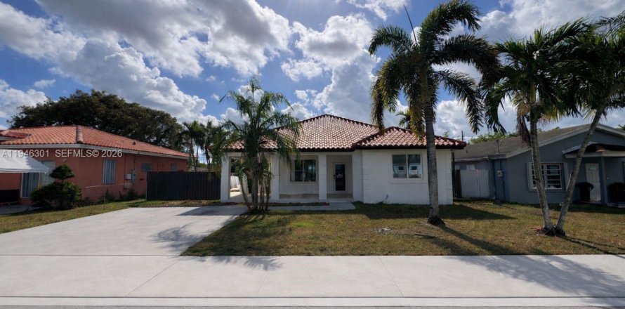 House in Homestead, Florida 3 bedrooms, 123.28 sq.m. № 2002747