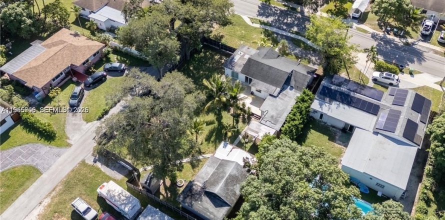 Villa ou maison à North Miami, Floride 2 chambres № 2153426