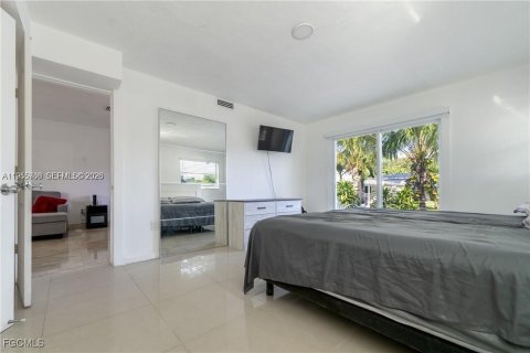 Villa ou maison à louer à North Miami, Floride: 2 chambres № 2153426 - photo 3