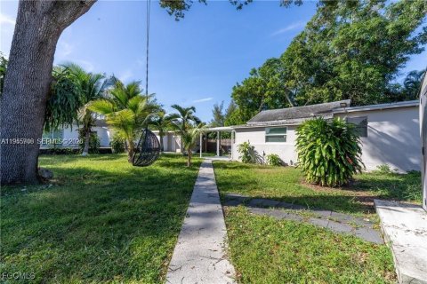 Villa ou maison à louer à North Miami, Floride: 2 chambres № 2153426 - photo 2