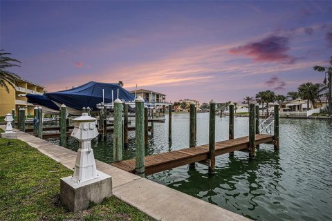 Condominio en venta en Treasure Island, Florida, 3 dormitorios, 352.75 m2 № 1733662 - foto 1