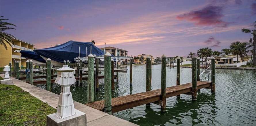 Condominio en Treasure Island, Florida, 3 dormitorios  № 1733662