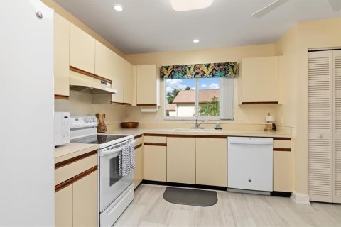 Купить виллу или дом в Энглвуд, Флорида 8 комнат, 134.99м2, № 2396788 - фото 3