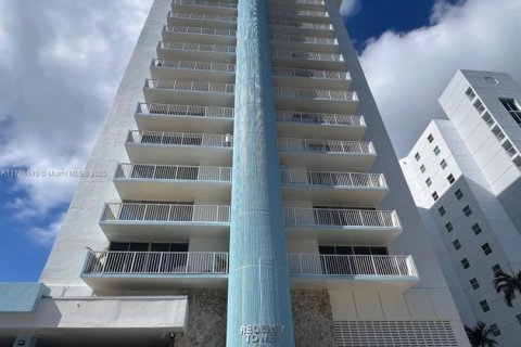 Купить кондоминиум в Майами-Бич, Флорида 1 спальня, 78.04м2, № 2037649 - фото 2
