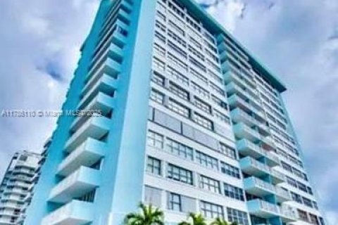 Condo in Miami Beach, Florida, 1 bedroom  № 2037649