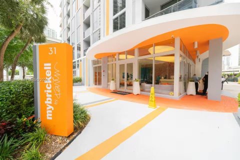 Appartement à louer à Miami, Floride: 3 chambres, 103.68 m2 № 2056786 - photo 2