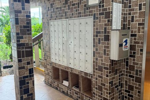 Copropriété à vendre à Deerfield Beach, Floride: 2 chambres, 91.32 m2 № 1992416 - photo 3