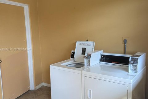 Copropriété à vendre à Deerfield Beach, Floride: 2 chambres, 91.32 m2 № 1992416 - photo 9