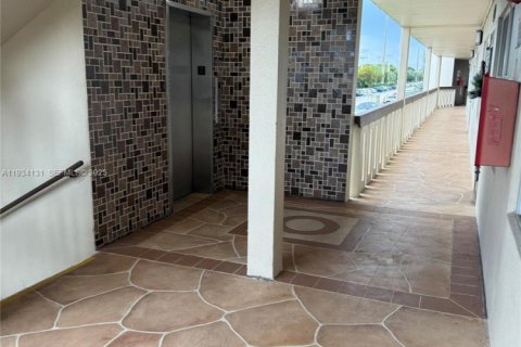Copropriété à vendre à Deerfield Beach, Floride: 2 chambres, 91.32 m2 № 1992416 - photo 5