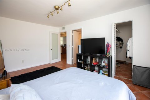 Condo in North Bay Village, Florida, 3 bedrooms  № 2061044 - photo 24