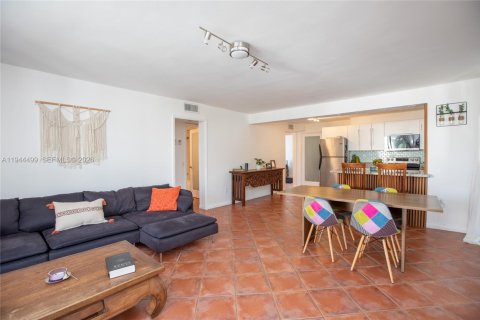 Condo in North Bay Village, Florida, 3 bedrooms  № 2061044 - photo 6