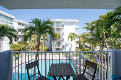 Condo in North Bay Village, Florida, 3 bedrooms  № 2061044