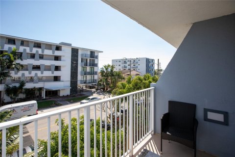 Condo in North Bay Village, Florida, 3 bedrooms  № 2061044 - photo 26