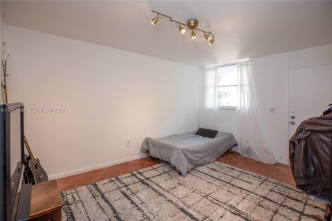 Condo in North Bay Village, Florida, 3 bedrooms  № 2061044 - photo 30