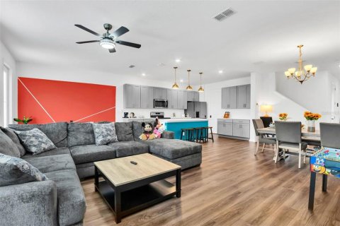 Adosado en venta en Davenport, Florida, 3 dormitorios, 201.97 m2 № 1686576 - foto 4
