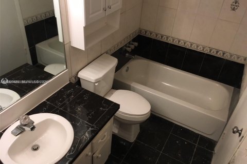 Copropriété à louer à Miami, Floride: 2 chambres, 166.2 m2 № 2007651 - photo 9