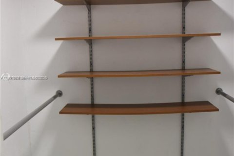 Copropriété à louer à Miami, Floride: 2 chambres, 166.2 m2 № 2007651 - photo 8