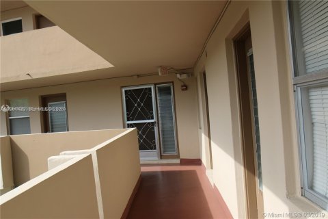 Copropriété à louer à Miami, Floride: 2 chambres, 166.2 m2 № 2007651 - photo 12