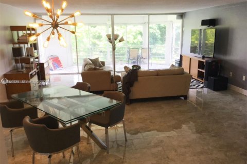 Copropriété à louer à Miami, Floride: 2 chambres, 166.2 m2 № 2007651 - photo 5