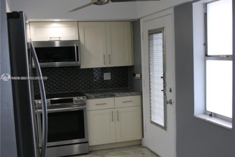 Copropriété à louer à Miami, Floride: 2 chambres, 166.2 m2 № 2007651 - photo 2